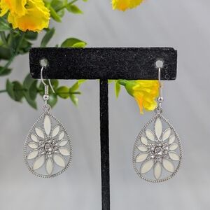 Vintage Y2K Genuine Crystal Floral Design Earrings
